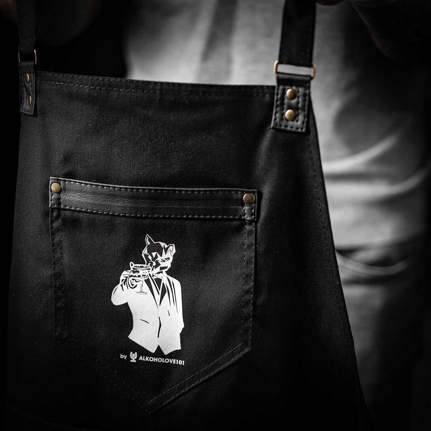 Fartuch Foxxa – strażnik czystego ubrania (Foxx z kieliszkiem by Alkoholove101)